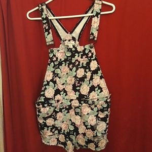 Overalls -Shorts! 💞 FOREVER 21- Floral pattern!